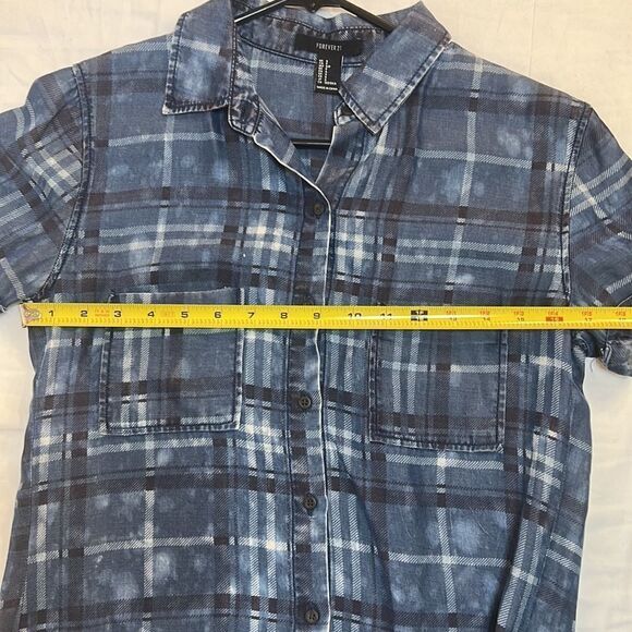 Forever 21 women’s shades of blue elongated casual button‎ down shirt size small - Picture 4 of 5